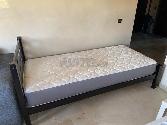 Lit une place avec matelas 