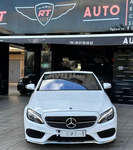 Mercedes-Benz class C220 cabriolet à Casablanca