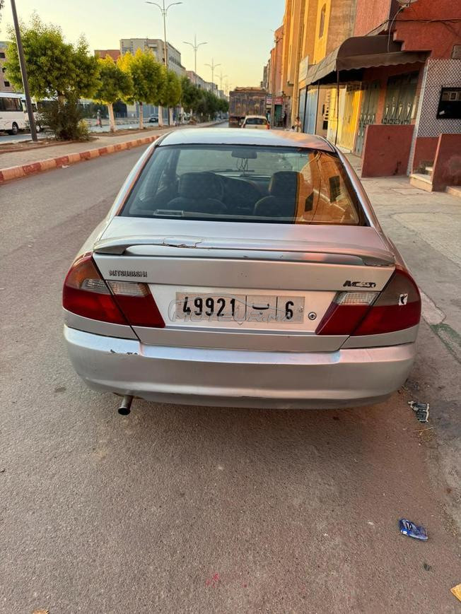 سيارة عائلية مريحة واقتصادية 