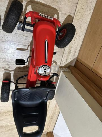 Je met en vente une voiture pour enfants 