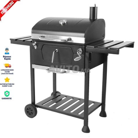 Barbecue au charbon av tables latérales sur roues