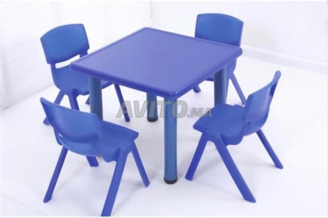 Table octogonale pour maternelle