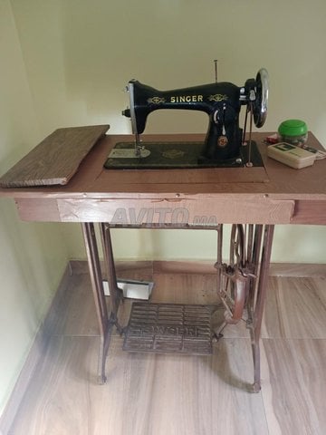 Machine à coudre marque singer très bon état 