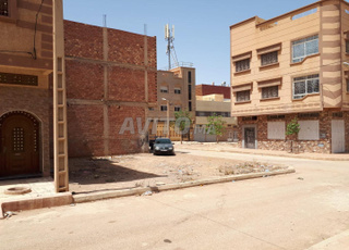 À vendre Terrain bien situé 102m², double façade