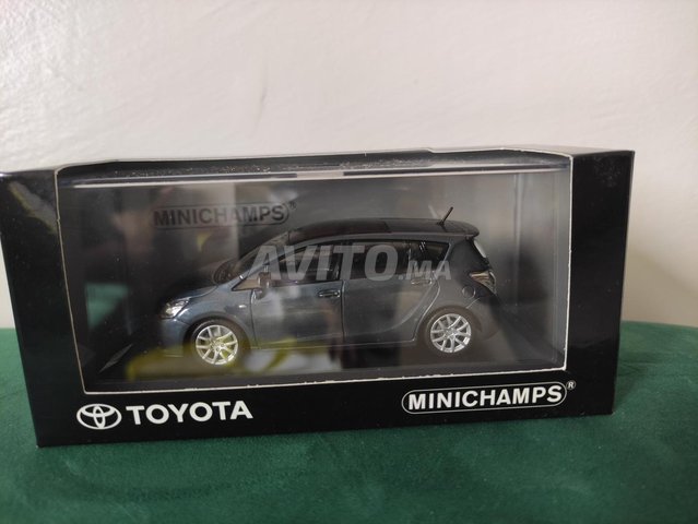 Miniature Toyota 1/43