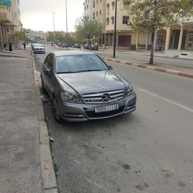 Mercedes 220 en bonne etat