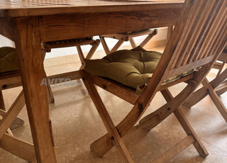 Ta le de jardin avec chaises 