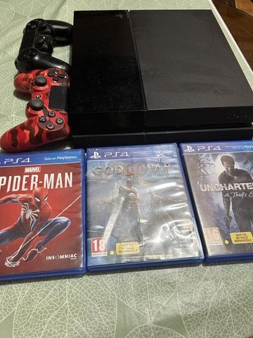 ps4 800Go avec 2 manettes et jeux