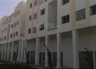 محلات تجارية للبيع بمجمع الزهور قرب ملعب طنجة 