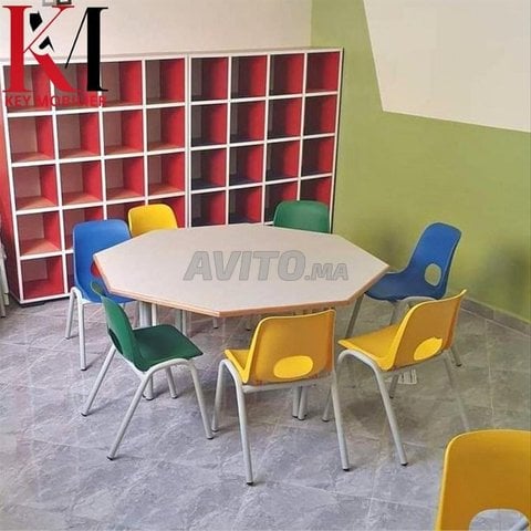 table octogonale pour crèche / maternelle