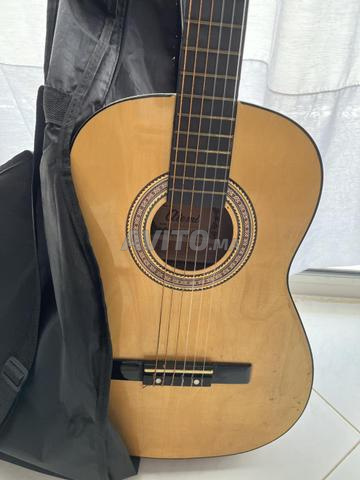guitare pour enfant en très bonne état  - 2