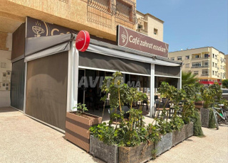 Grand local avec 2 Facade Haut plafond Grande cave