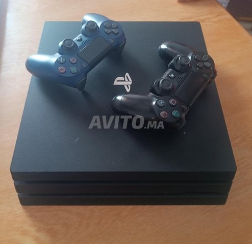 play station 4 pro avec une mannete originale 1to 