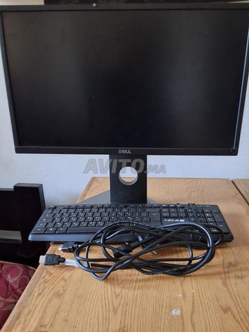Ordinateur bureau marque DELL muni d’un clavier 