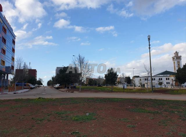 Terrain commercial 517m de 3 façades - Riad Toulal