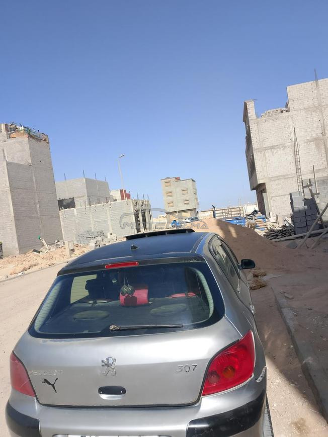 سيارة نقية