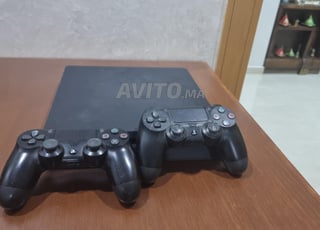 PS4 SLIM en ligne 2 MANETTES.
