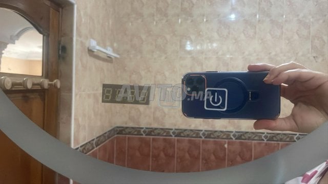 MIRROIR LED MANUEL D UN CLIQUE  PLUS HORLOGE 