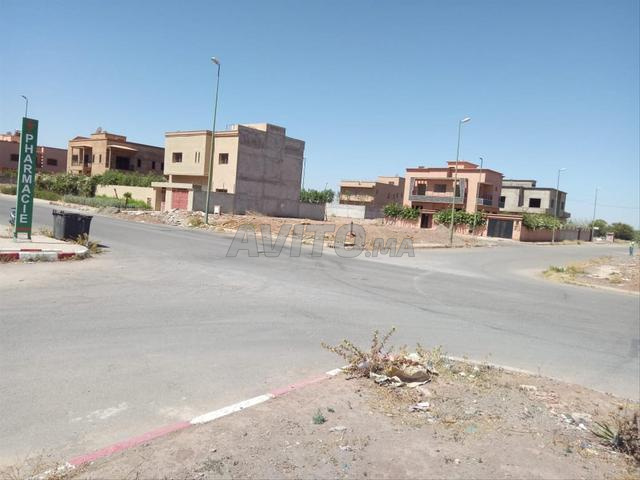 Terrain de 400m² pour villa 3 façades