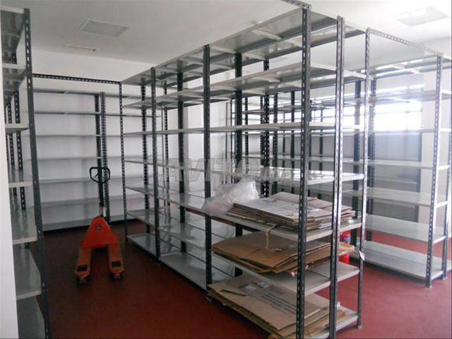 Rayonnage métallique léger avec fond et parois - 2