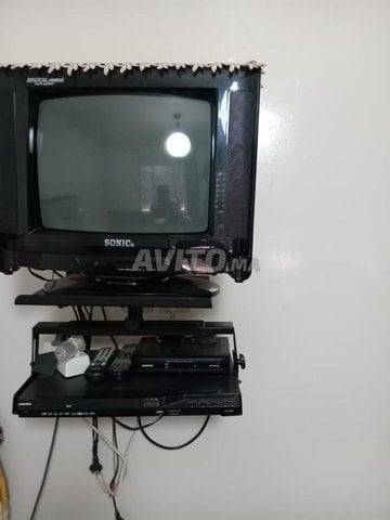 Télévision avec récepteur, vcd et support.