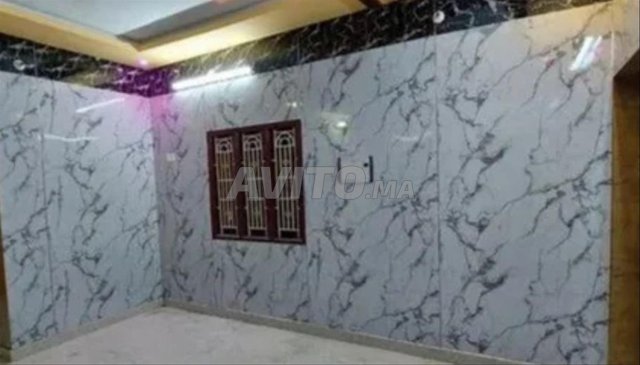 بديل الرخام الأبيض المموج لمضهر عصري 