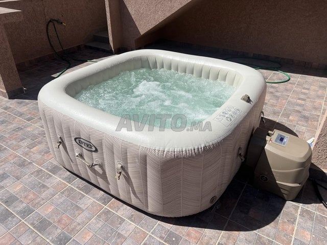 jacuzzi SPA intex 6 places gonflable etat neuf