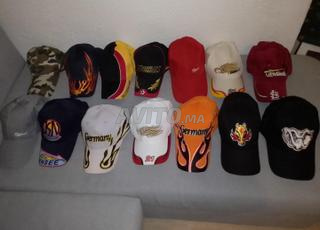 كسكيطات قبعات جديدة وغير مستعملة.