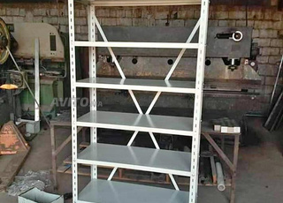 rayonnage léger avec croisillon en métallique