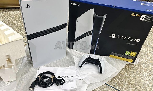 Ps5 Pro 2 tb comme neuuf