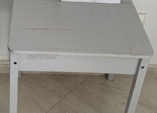 📣 À SAISIR – Bureau enfant IKEA SUNDVIK