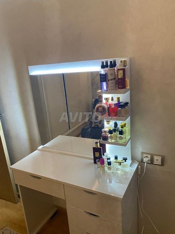 Coiffeuse avec miroir  مرايا هوليوود