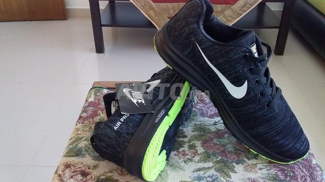 Espadrille Nike Air Zoom neuve pointure 42