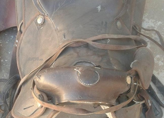 lot de selles et accessoires équitation 