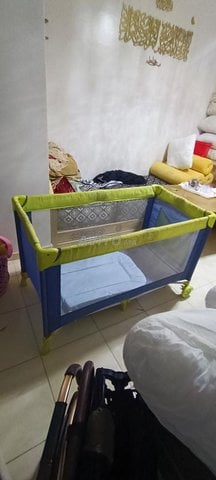 lit pour bébé et trotteur