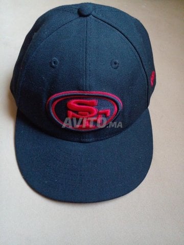 Chapeau casquette ajustée noir/rouge 