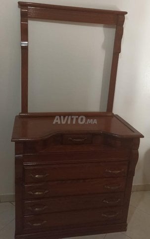 Lit 190/140 matelas placard et cadre de miroir 