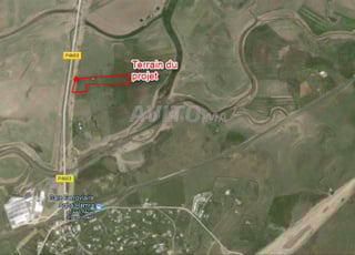 Terrain titré à l'entrée de Hjar Nhal