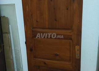 باب للبيع من نوع الخشب