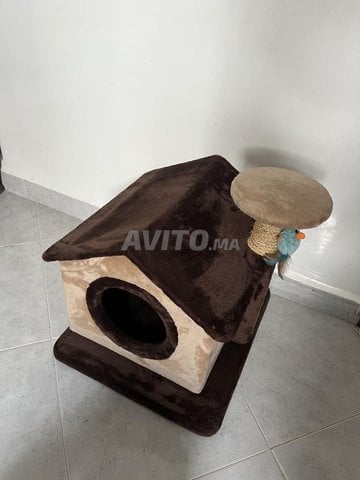 Maison pour chat avec griffoir – comme neuve