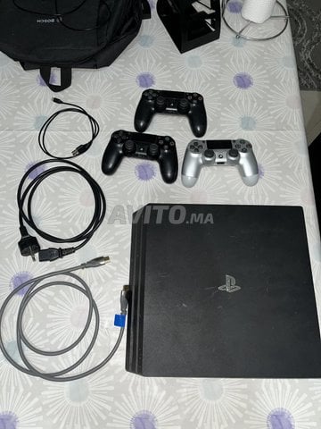 Ps4 pro et 3 manettes non flashé