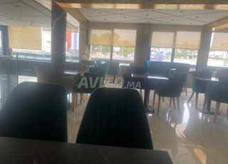 مقهى و مطعم بمدينة الجديدة مجهز بالكامل بواجهتين