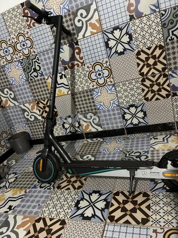 trottinette électrique serie rare  amg 