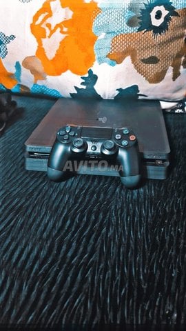 PS4 avec manette