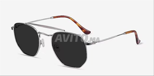 Lunettes solaires neuves avec pochette 