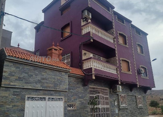 Maison titrée avec piscine Zegangan 