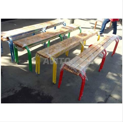 Les Chaise Et Les Table De La Créché Nm À  Tgfgm