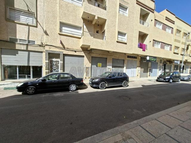 magasin commercial 50 m du café Megador - 2