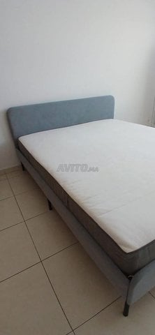 Lit double avec matelas