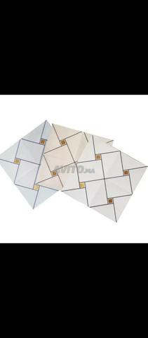 ورق جدران لتزيين الجدران و الفضاءات بشكل راقي و 